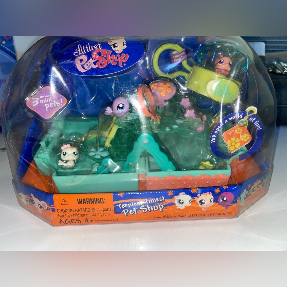 Littlest pet shop minis